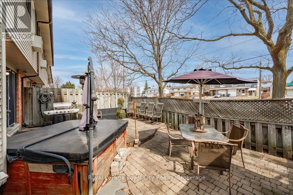 












2 - 40 SILVERCREEK PARKWAY N

,
Guelph (Junction/Onward Willow),




Ontario
N1H7X5

