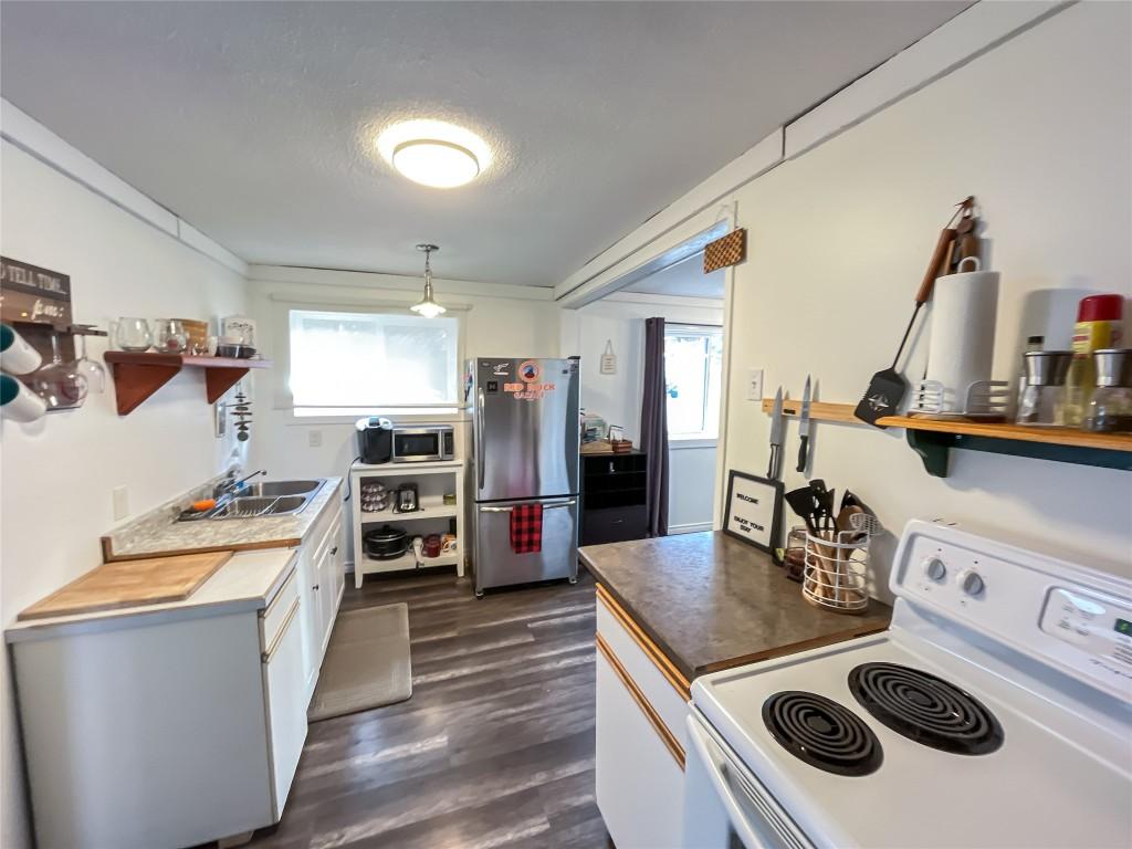 









5844


Highway 33

,
Beaverdell,




BC
V0H 1A0

