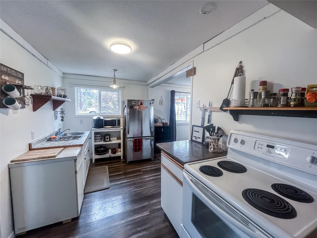 









5844


Highway 33

,
Beaverdell,




BC
V0H 1A0

