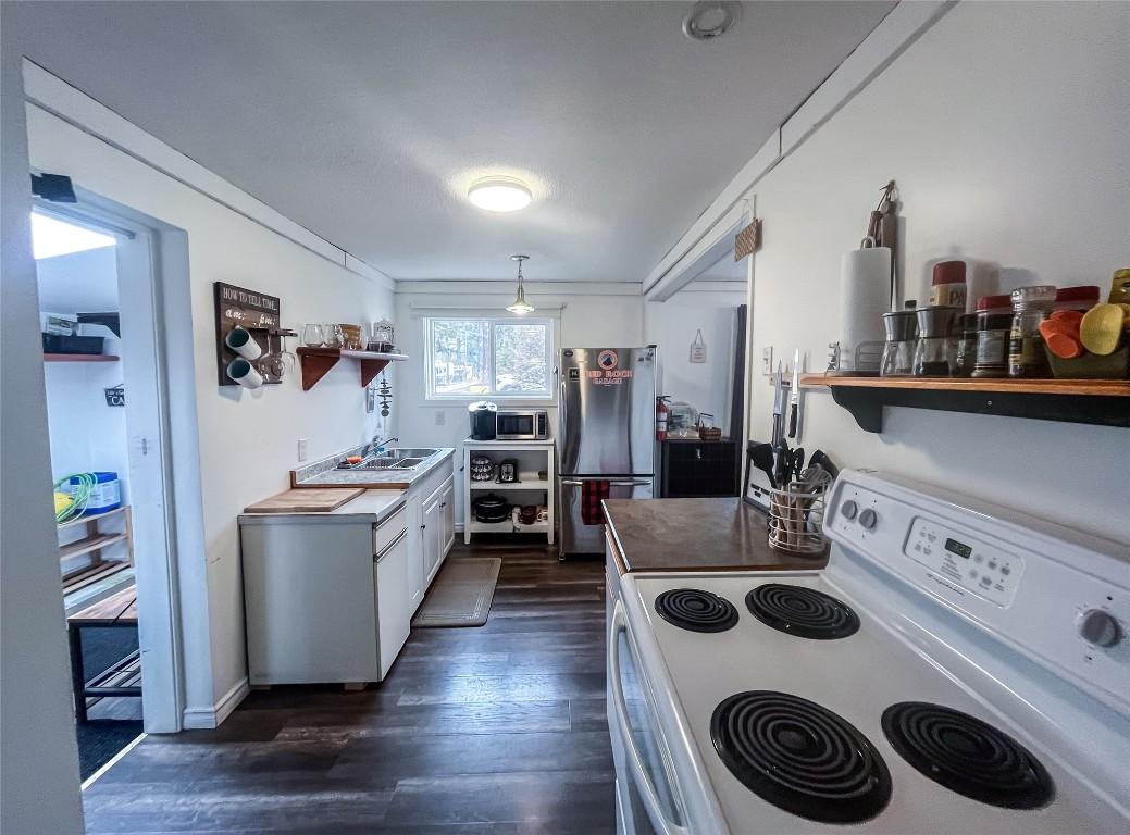 









5844


Highway 33

,
Beaverdell,




BC
V0H 1A0

