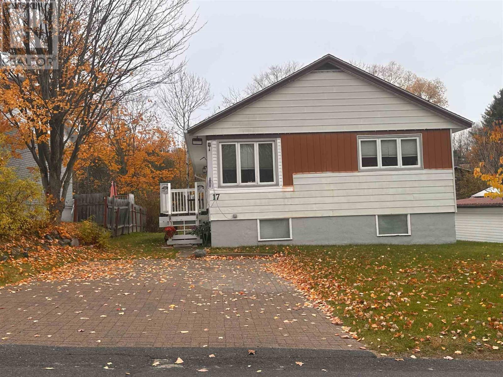












17 Valley CRES

,
Elliot Lake,




Ontario
P5A2G5

