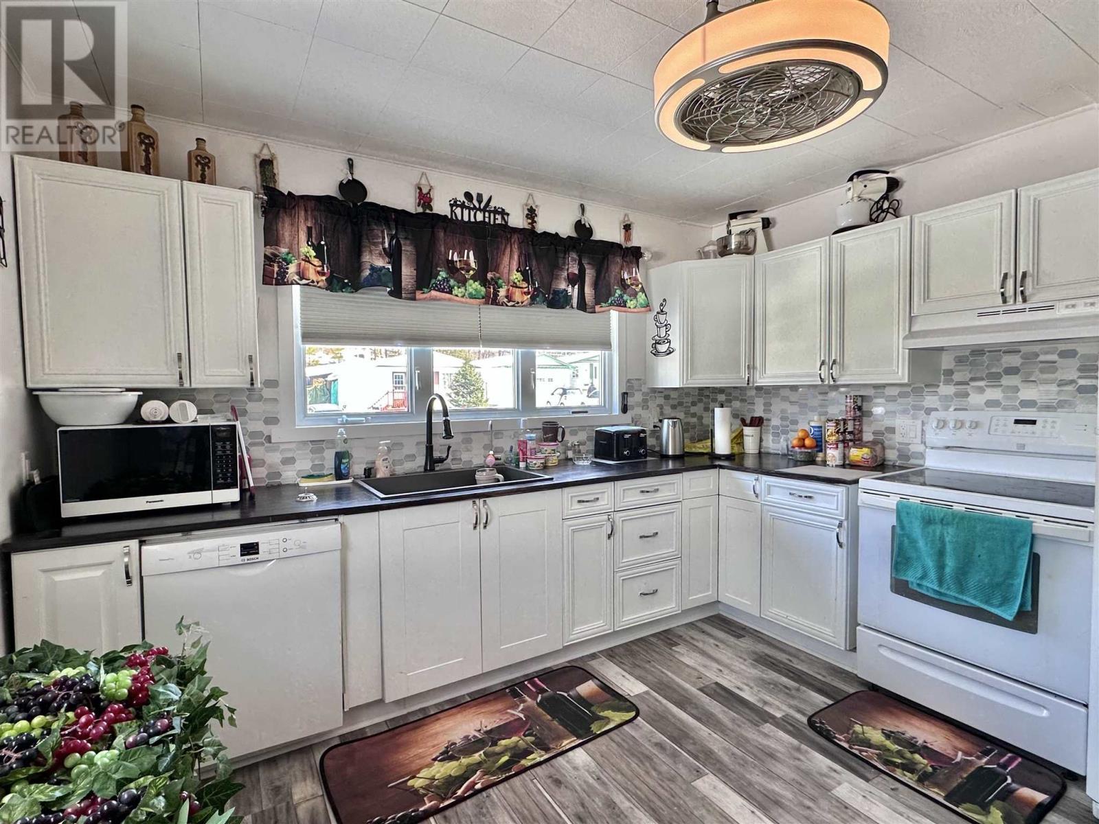 












17 Valley CRES

,
Elliot Lake,




Ontario
P5A2G5


