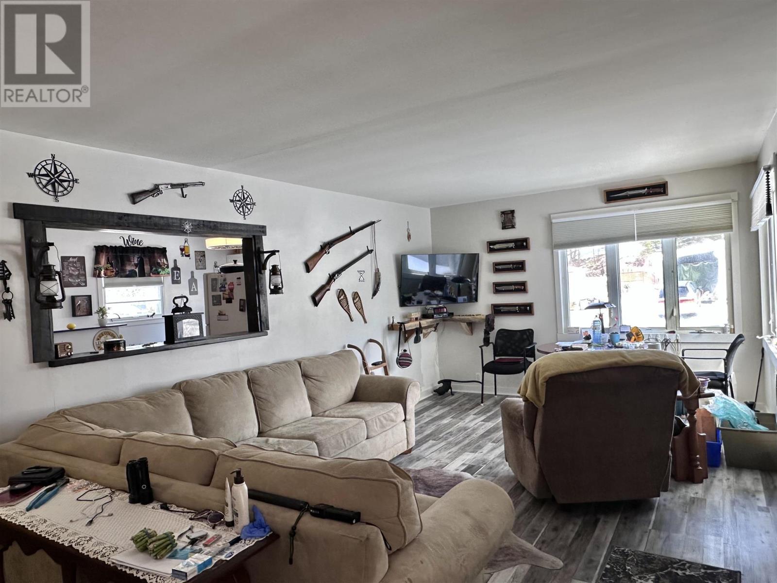 












17 Valley CRES

,
Elliot Lake,




Ontario
P5A2G5


