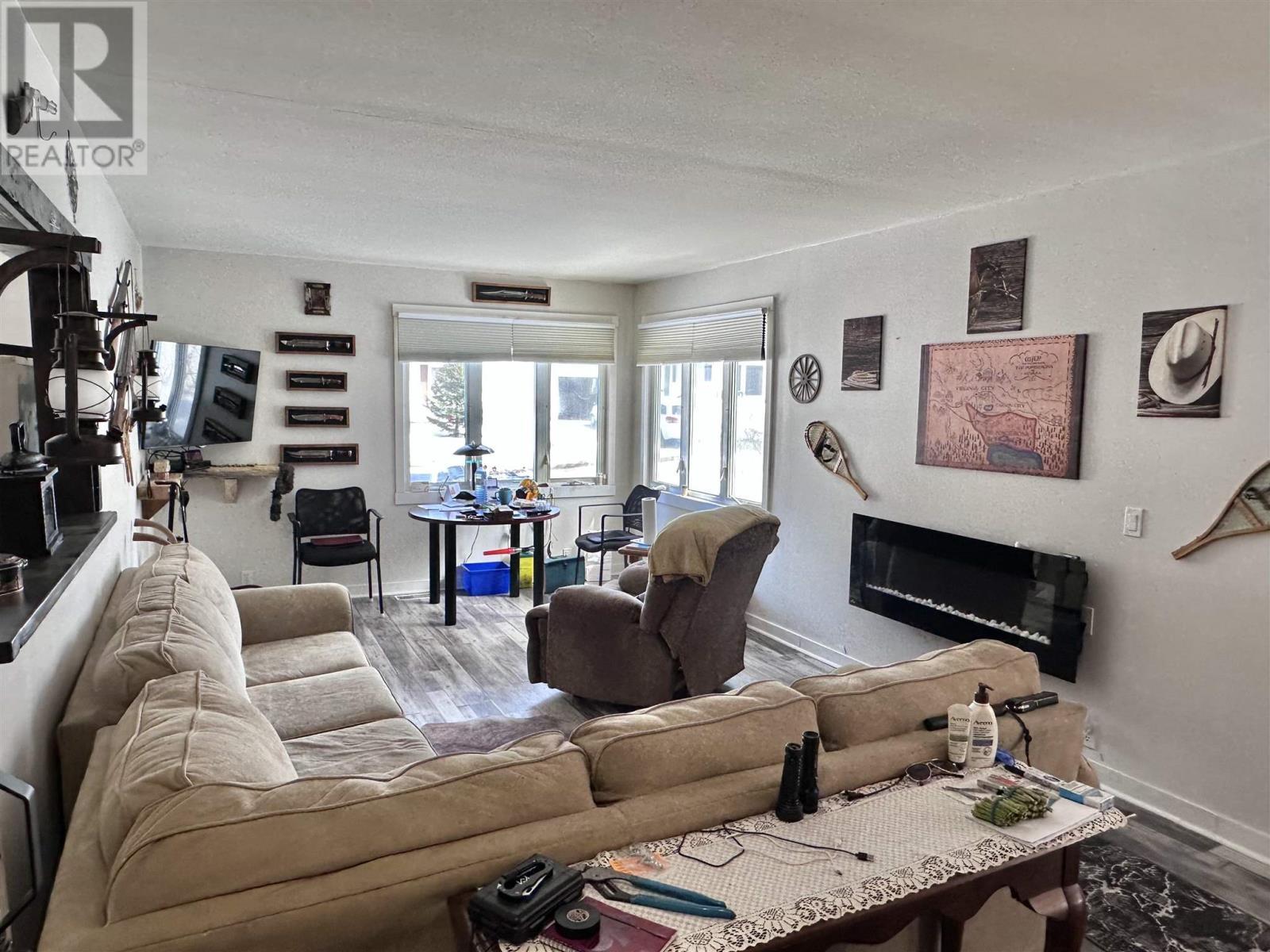 












17 Valley CRES

,
Elliot Lake,




Ontario
P5A2G5

