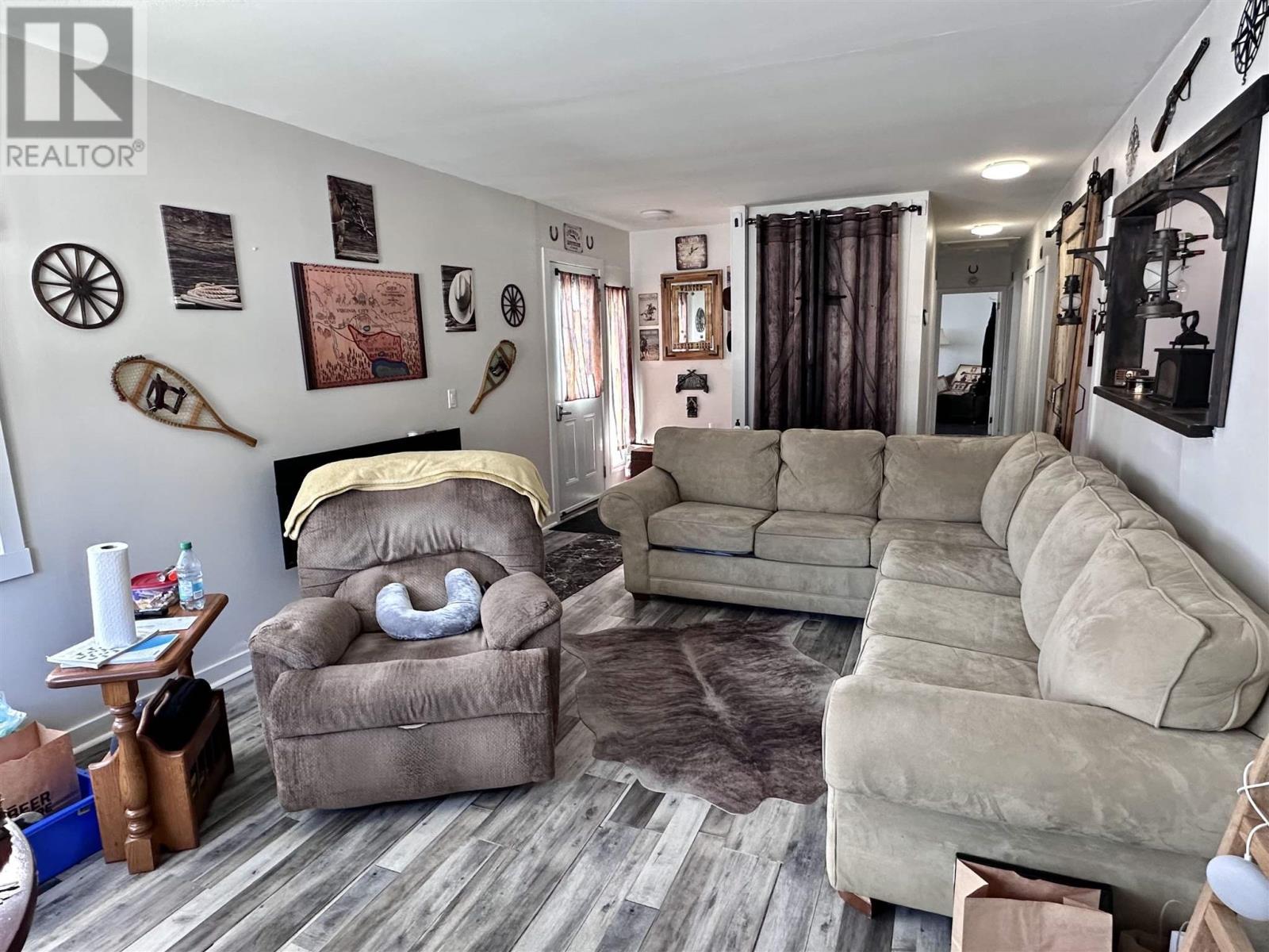 












17 Valley CRES

,
Elliot Lake,




Ontario
P5A2G5

