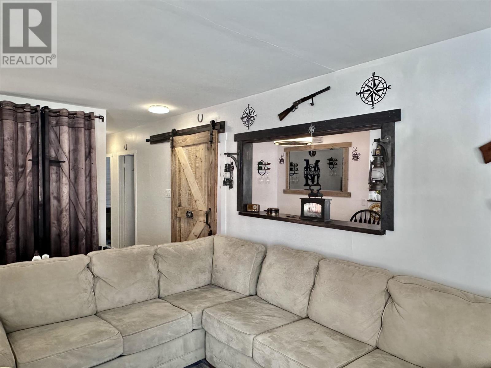 












17 Valley CRES

,
Elliot Lake,




Ontario
P5A2G5

