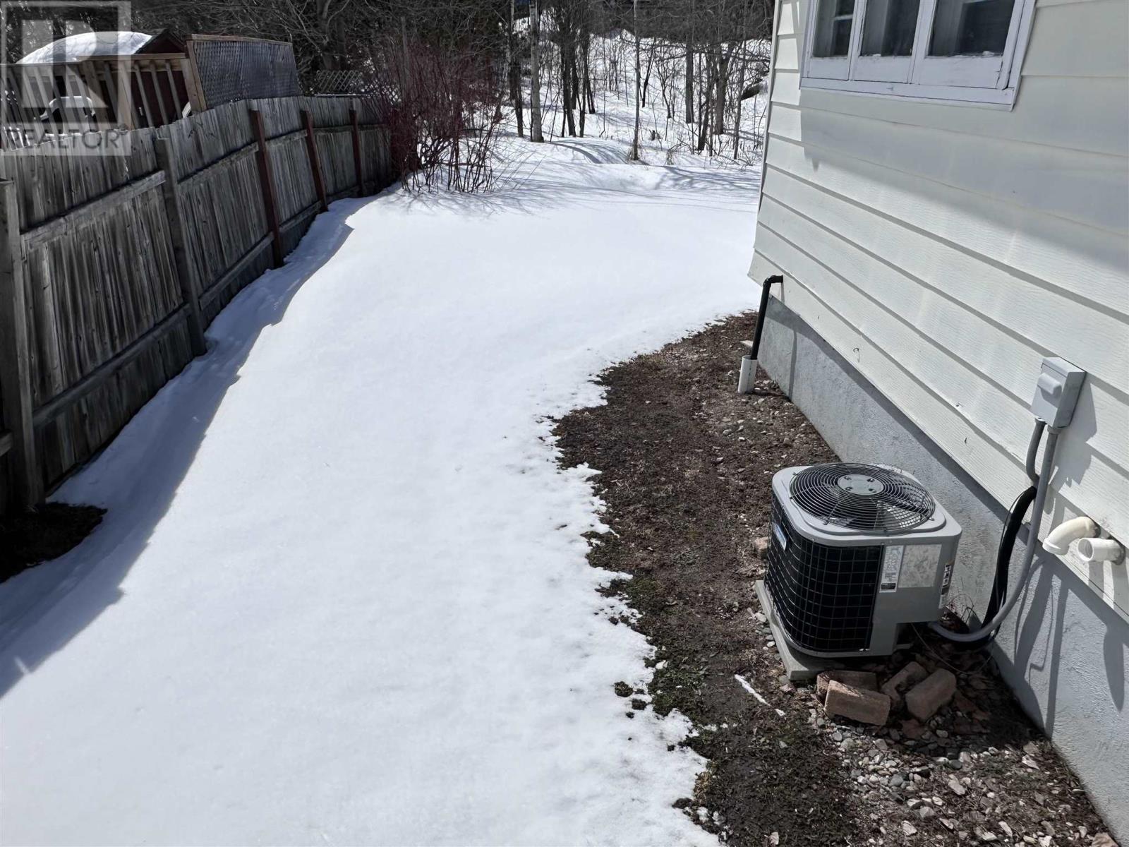 












17 Valley CRES

,
Elliot Lake,




Ontario
P5A2G5

