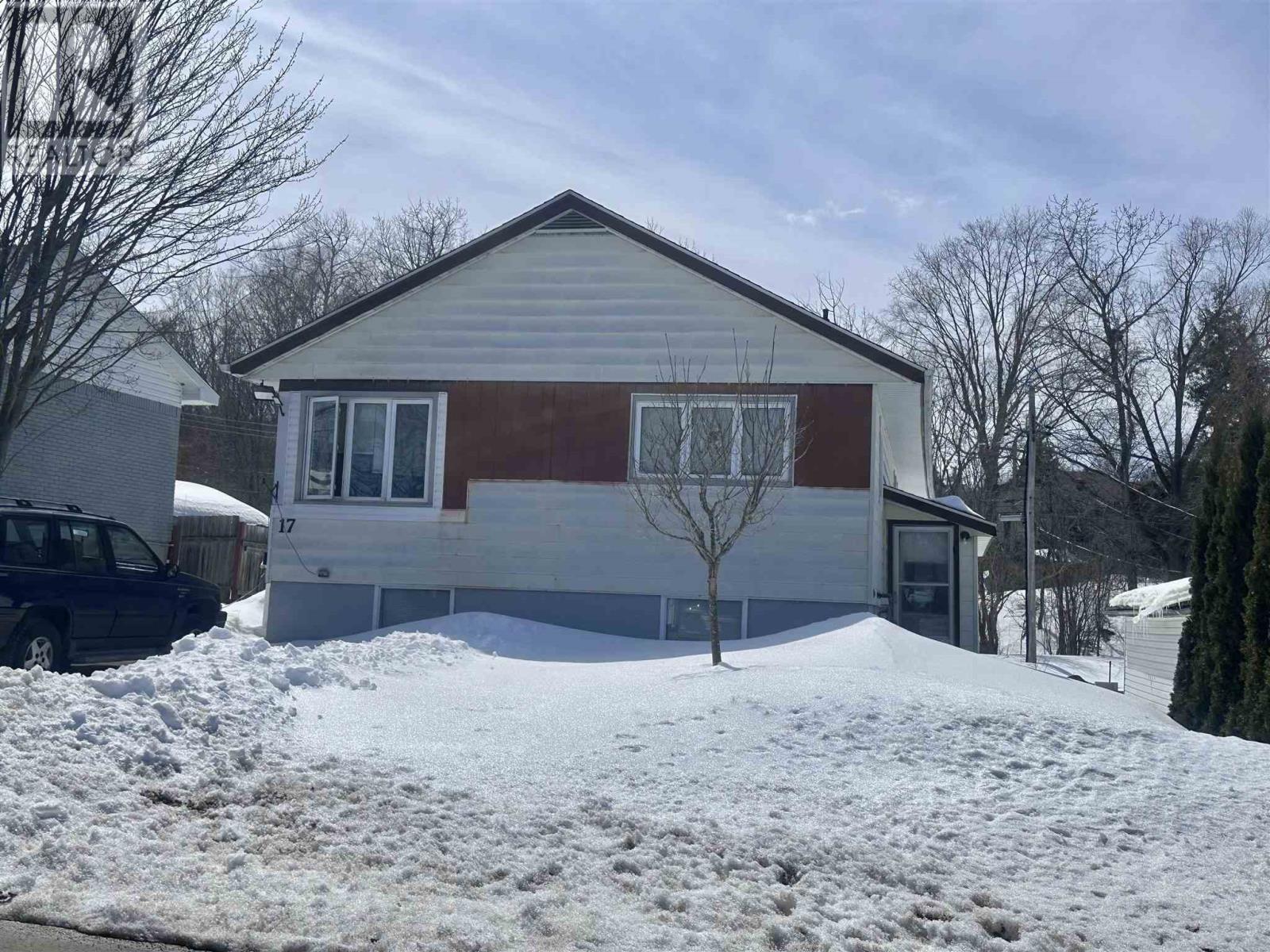 












17 Valley CRES

,
Elliot Lake,




Ontario
P5A2G5

