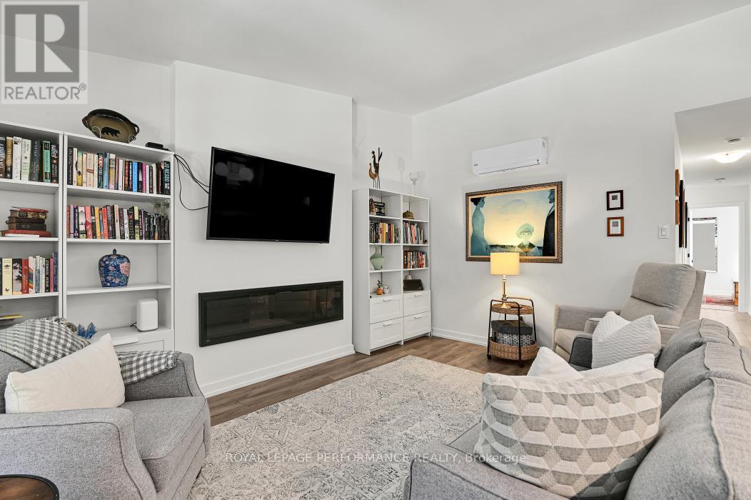 












202 - 83 ST MORITZ TERRACE

,
Russell,




Ontario
K0A1W0

