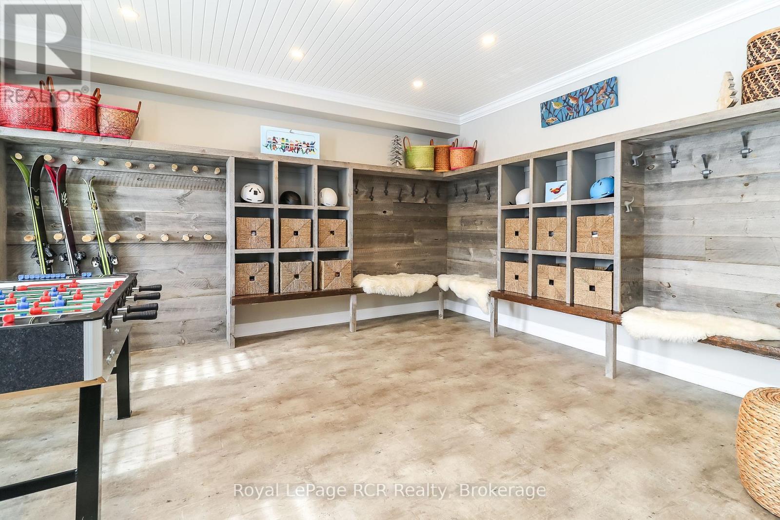 












17 GILPIN CRESCENT

,
Collingwood,




Ontario
L9Y0Z2

