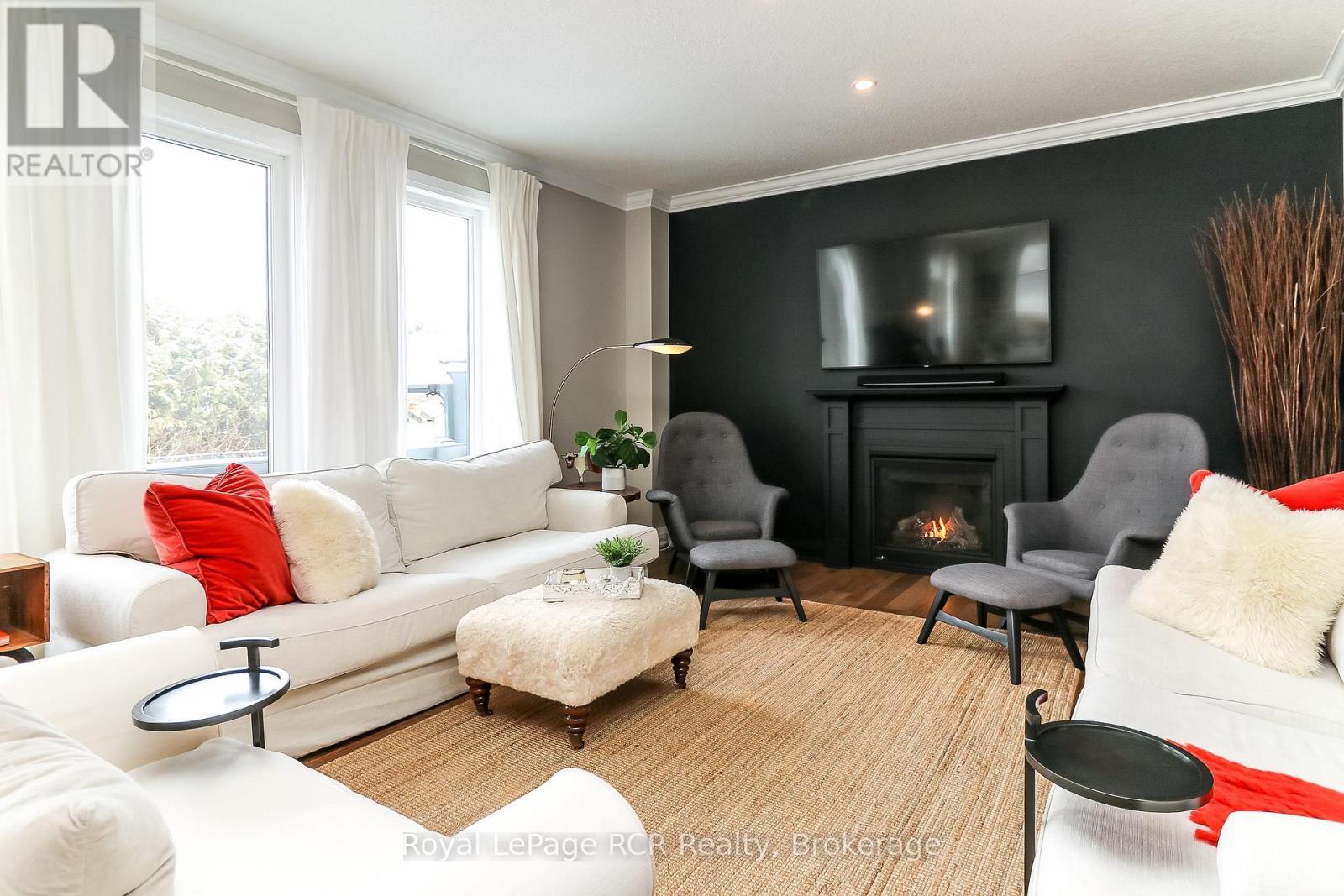












17 GILPIN CRESCENT

,
Collingwood,




Ontario
L9Y0Z2

