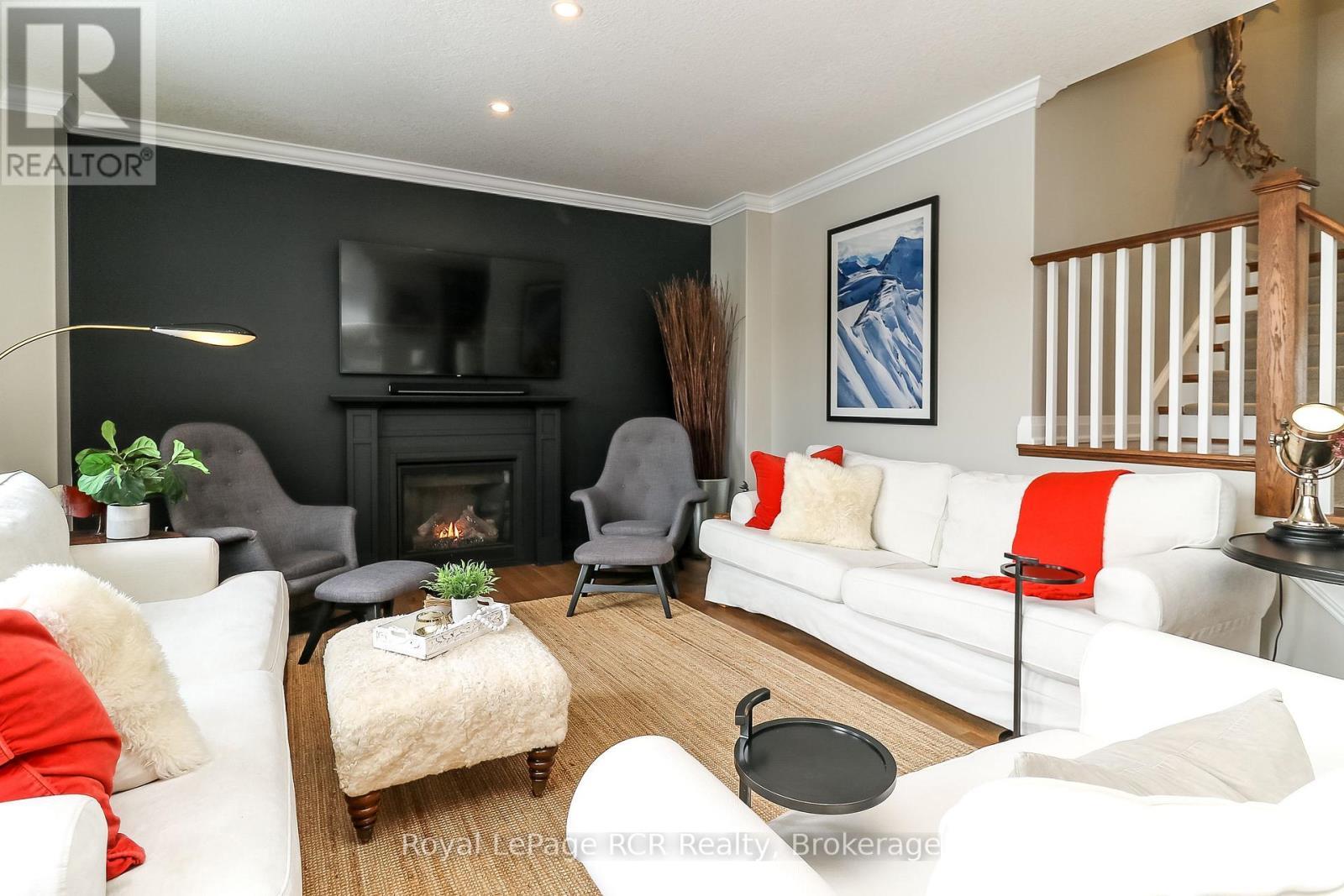 












17 GILPIN CRESCENT

,
Collingwood,




Ontario
L9Y0Z2

