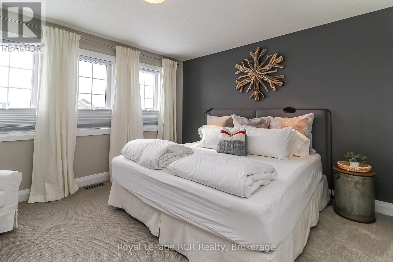 












17 GILPIN CRESCENT

,
Collingwood,




Ontario
L9Y0Z2

