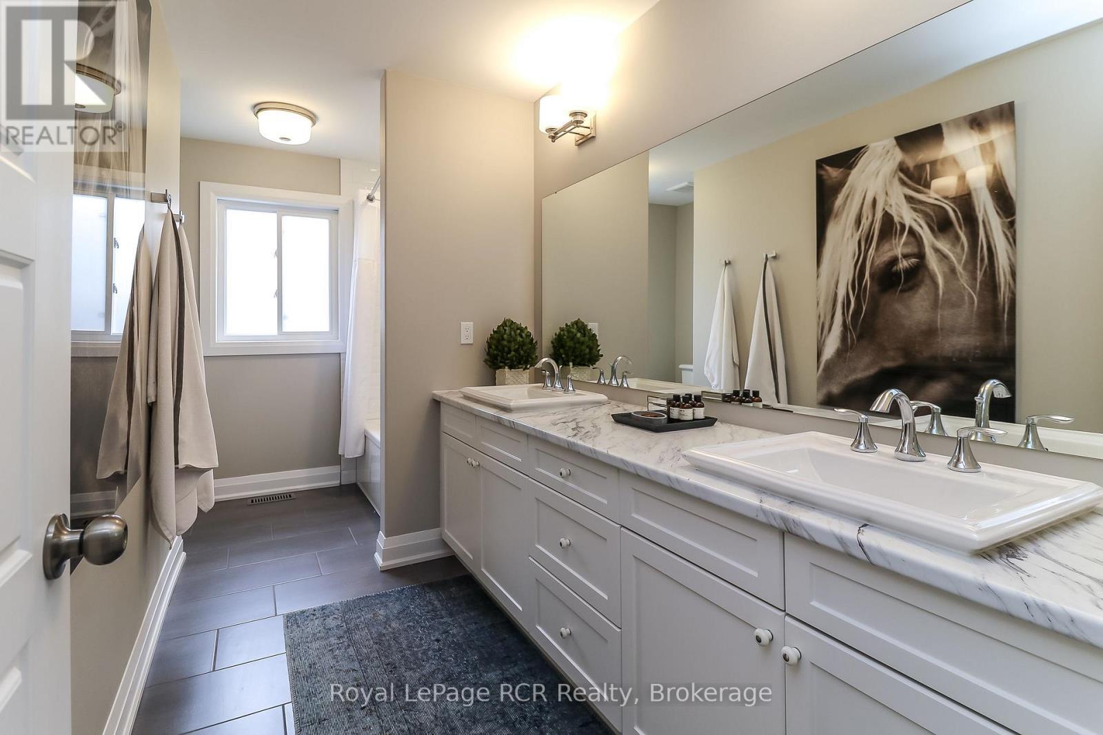












17 GILPIN CRESCENT

,
Collingwood,




Ontario
L9Y0Z2

