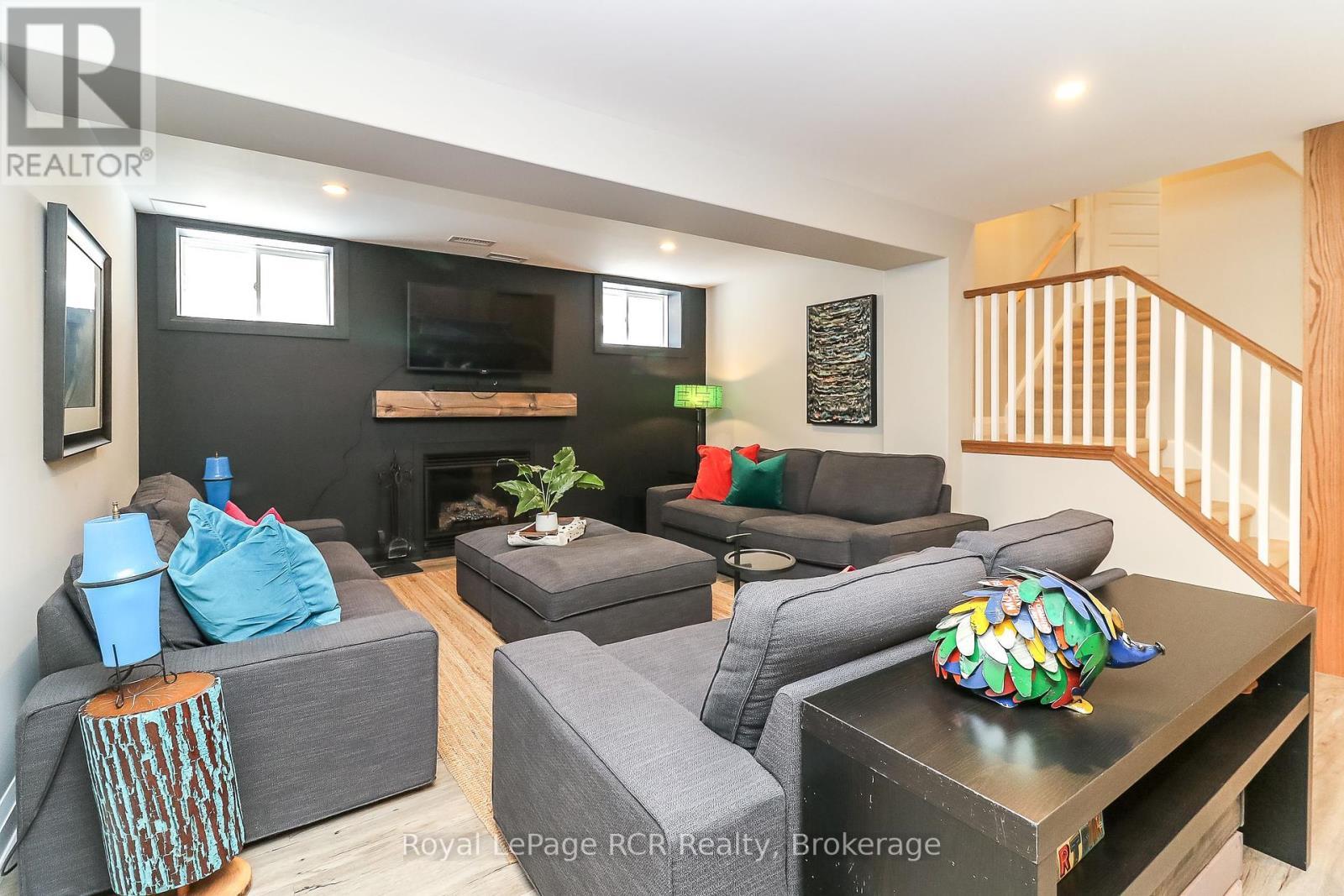 












17 GILPIN CRESCENT

,
Collingwood,




Ontario
L9Y0Z2

