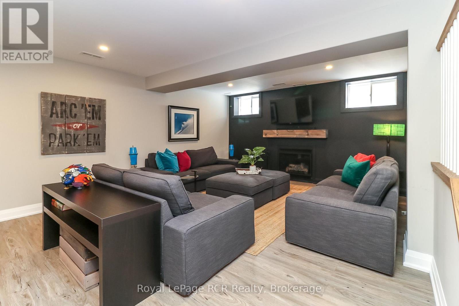 












17 GILPIN CRESCENT

,
Collingwood,




Ontario
L9Y0Z2

