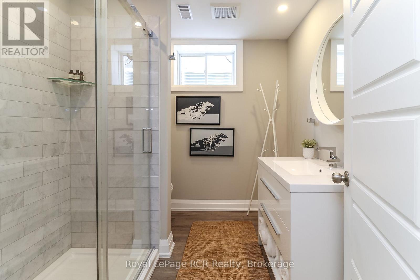 












17 GILPIN CRESCENT

,
Collingwood,




Ontario
L9Y0Z2

