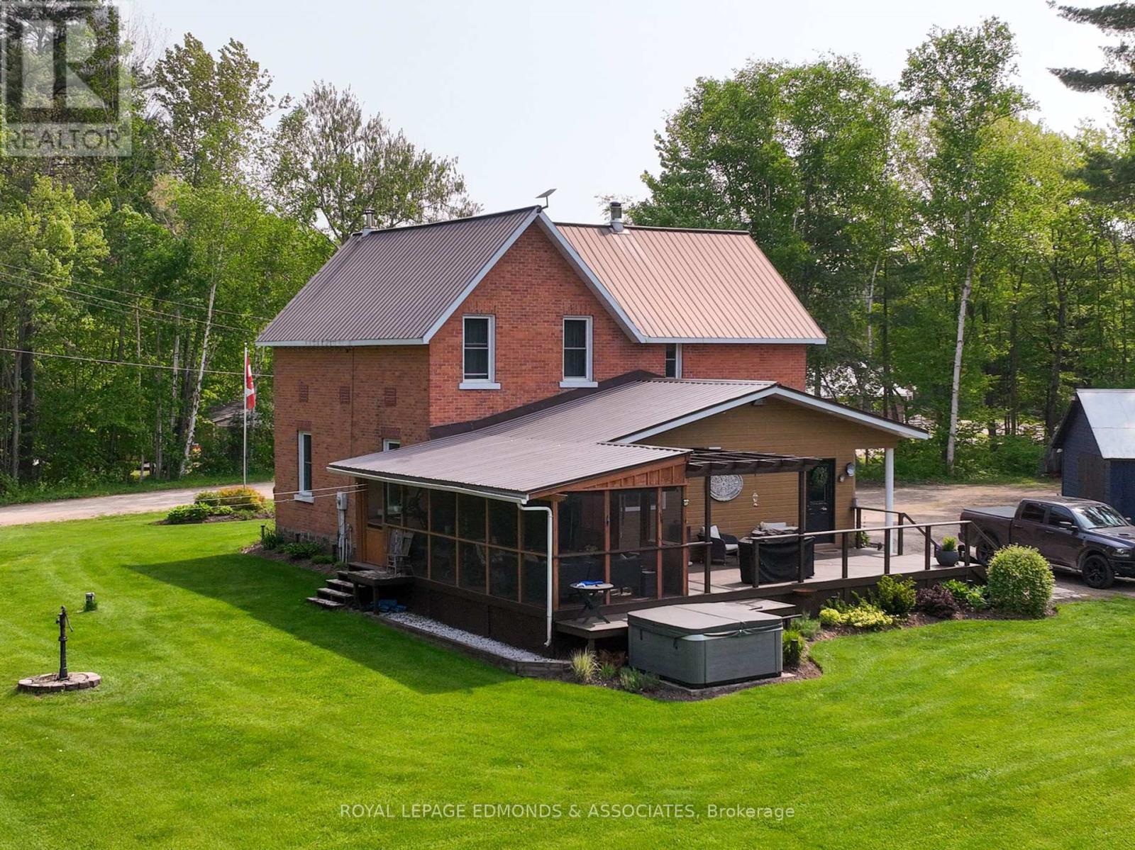 












1077 ALLAN ROAD

,
Laurentian Hills,




Ontario
K0J1P0

