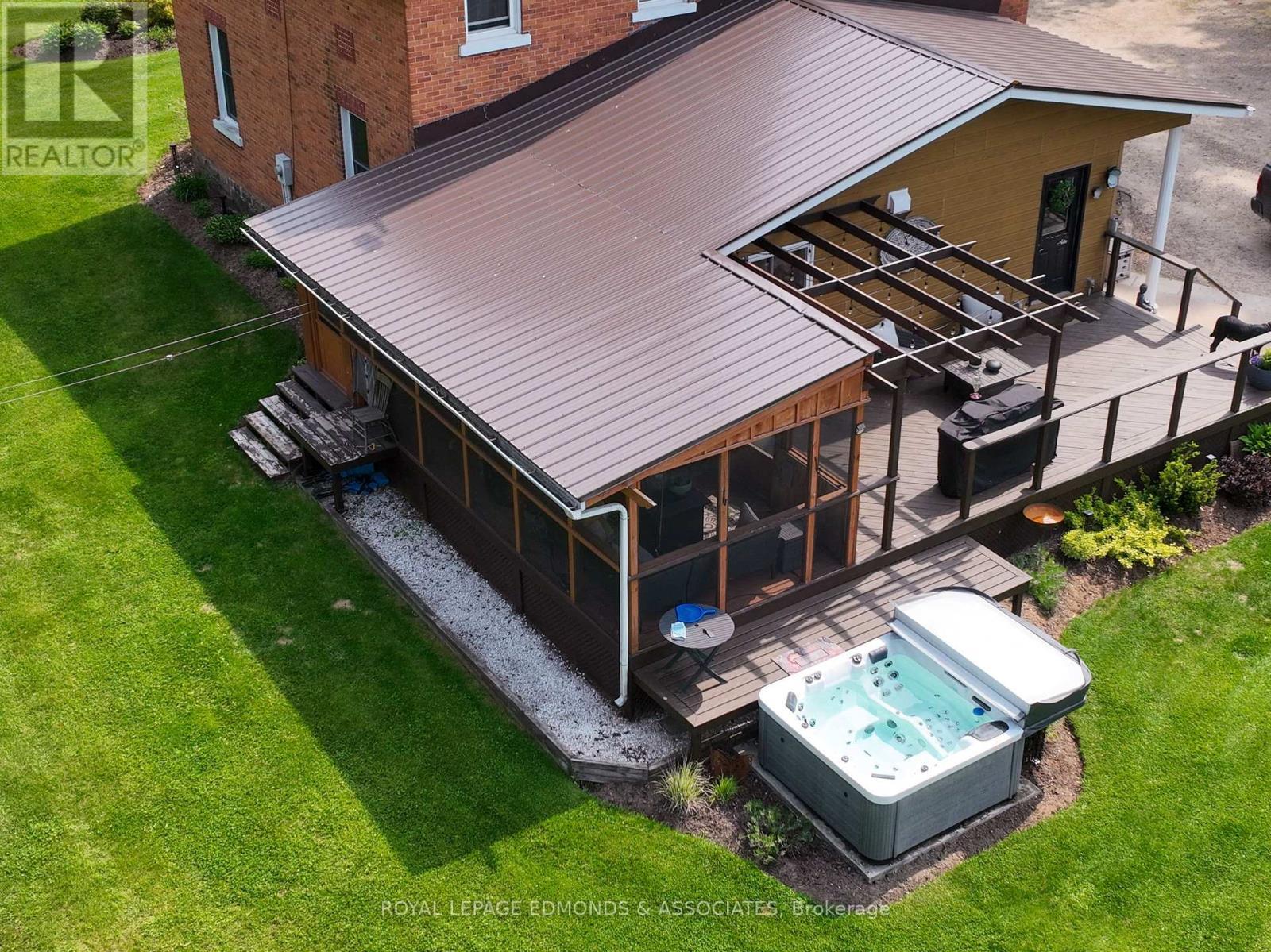 












1077 ALLAN ROAD

,
Laurentian Hills,




Ontario
K0J1P0

