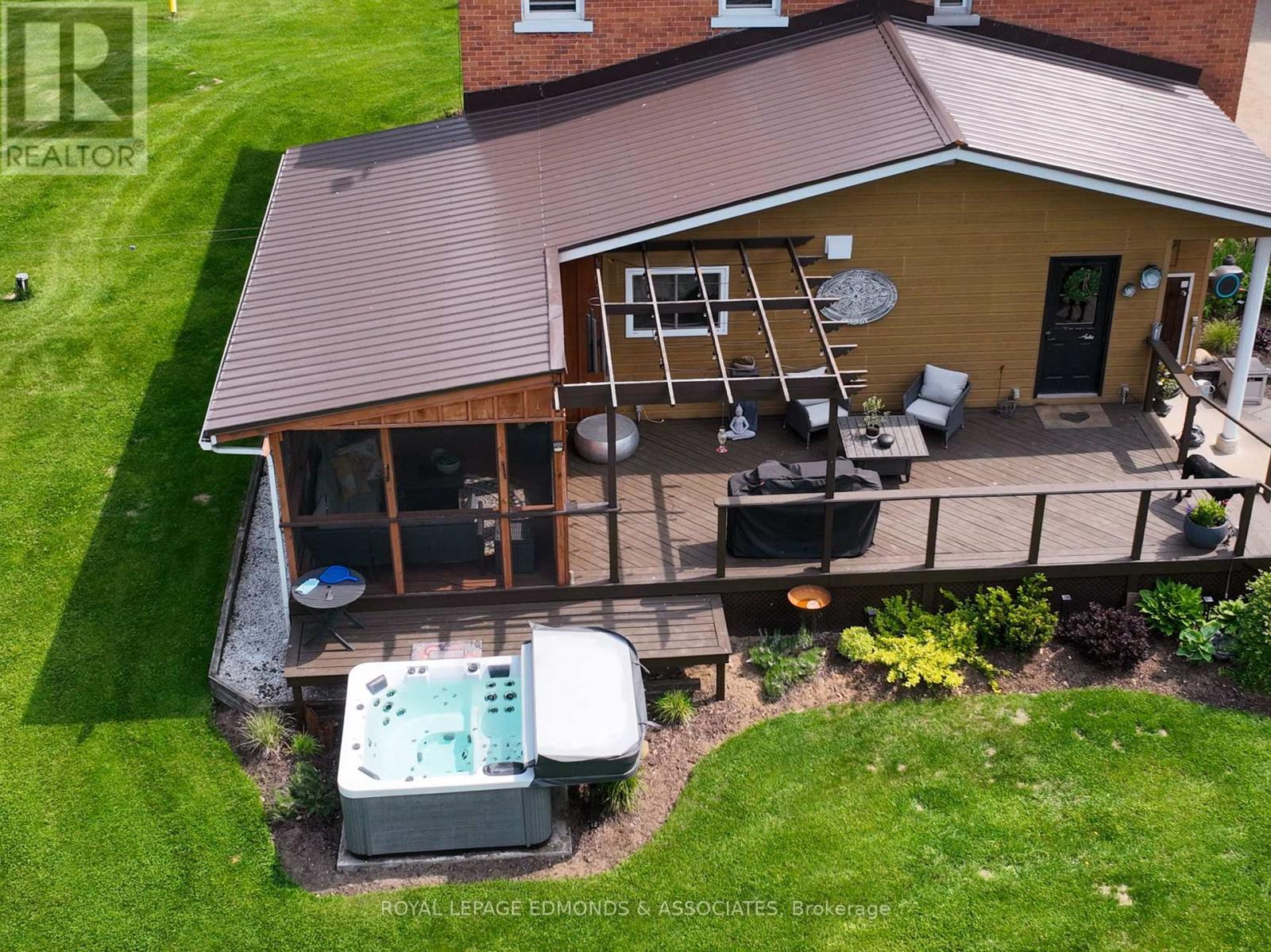 












1077 ALLAN ROAD

,
Laurentian Hills,




Ontario
K0J1P0

