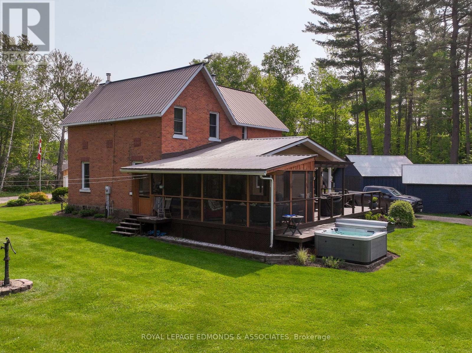 












1077 ALLAN ROAD

,
Laurentian Hills,




Ontario
K0J1P0


