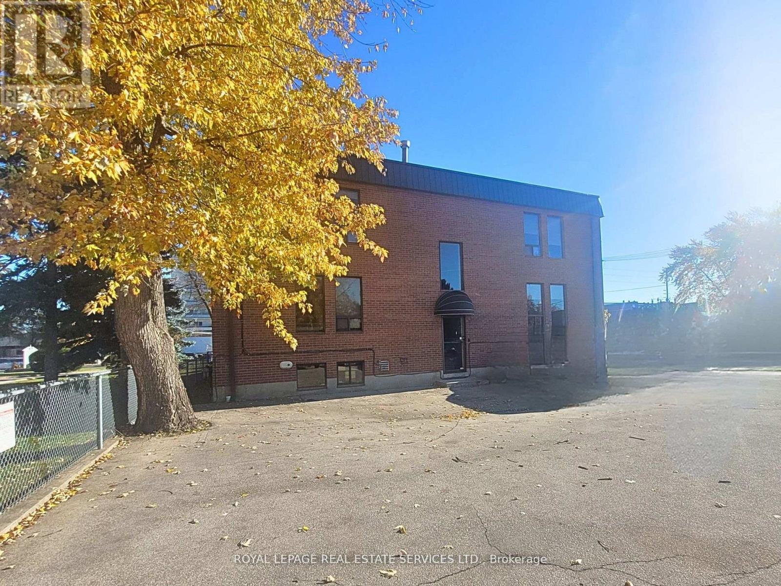 












200 - 770 BROWNS LINE

,
Toronto,




Ontario
M8W3W2

