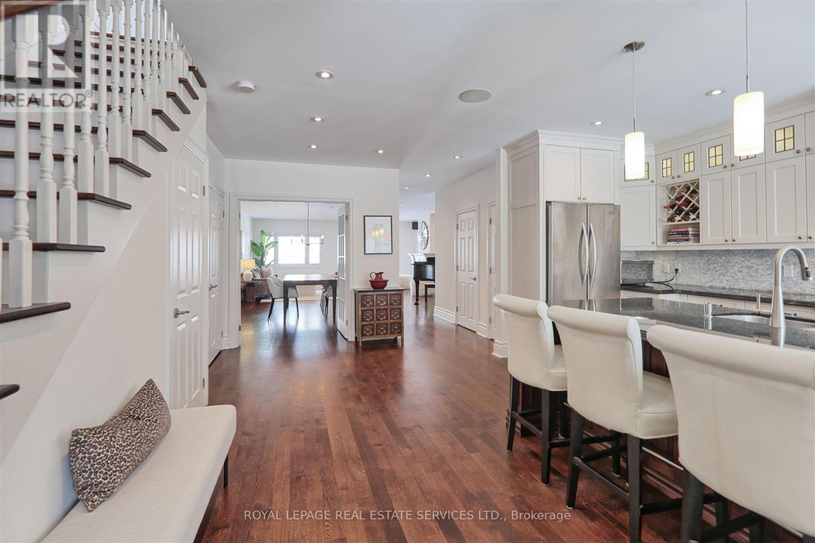 












17 WORTHINGTON CRESCENT

,
Toronto,




Ontario
M6S3P5

