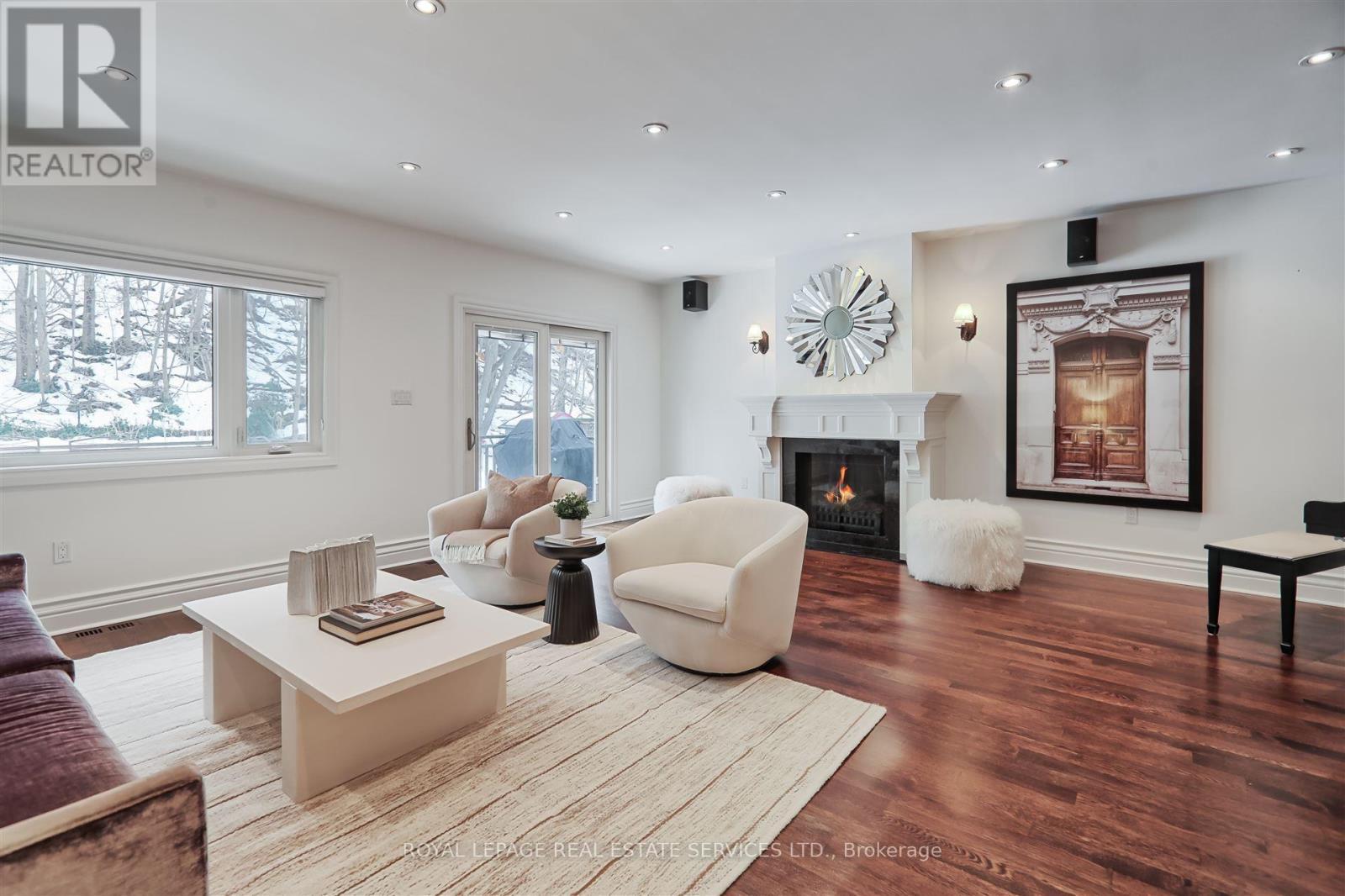 












17 WORTHINGTON CRESCENT

,
Toronto,




Ontario
M6S3P5

