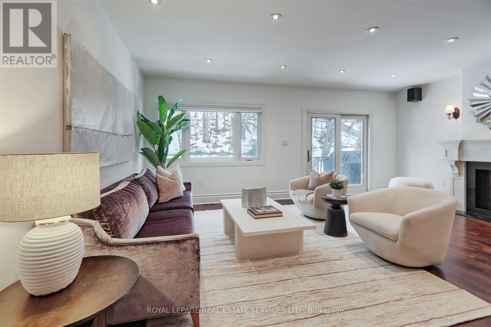 












17 WORTHINGTON CRESCENT

,
Toronto,




Ontario
M6S3P5

