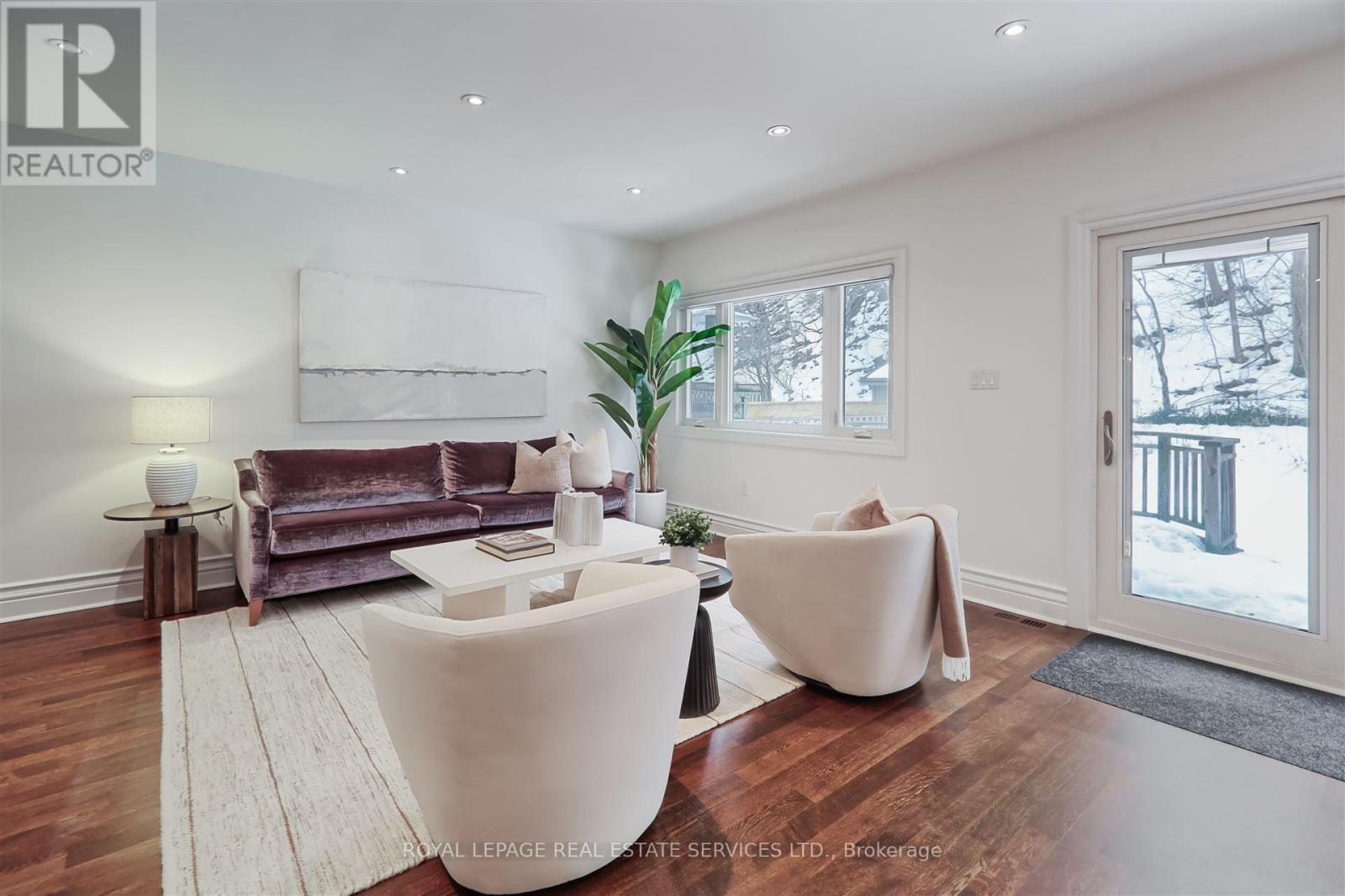 












17 WORTHINGTON CRESCENT

,
Toronto,




Ontario
M6S3P5

