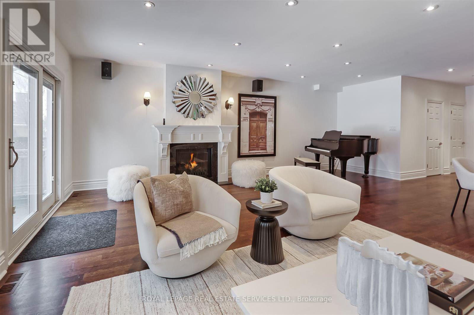 












17 WORTHINGTON CRESCENT

,
Toronto,




Ontario
M6S3P5

