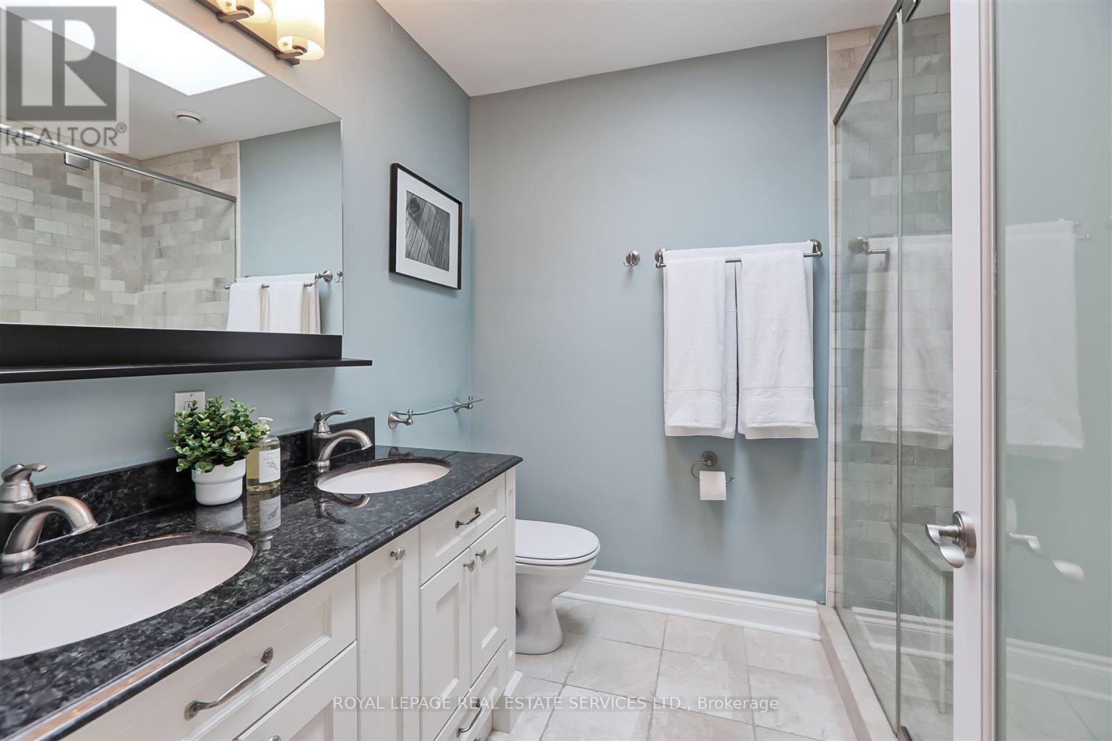 












17 WORTHINGTON CRESCENT

,
Toronto,




Ontario
M6S3P5

