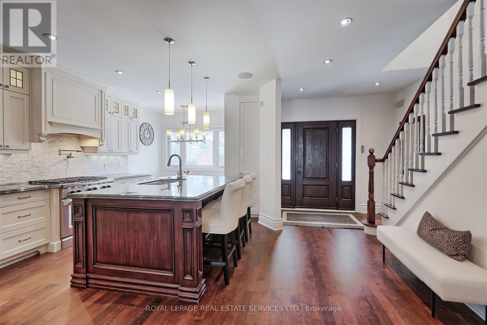












17 WORTHINGTON CRESCENT

,
Toronto,




Ontario
M6S3P5

