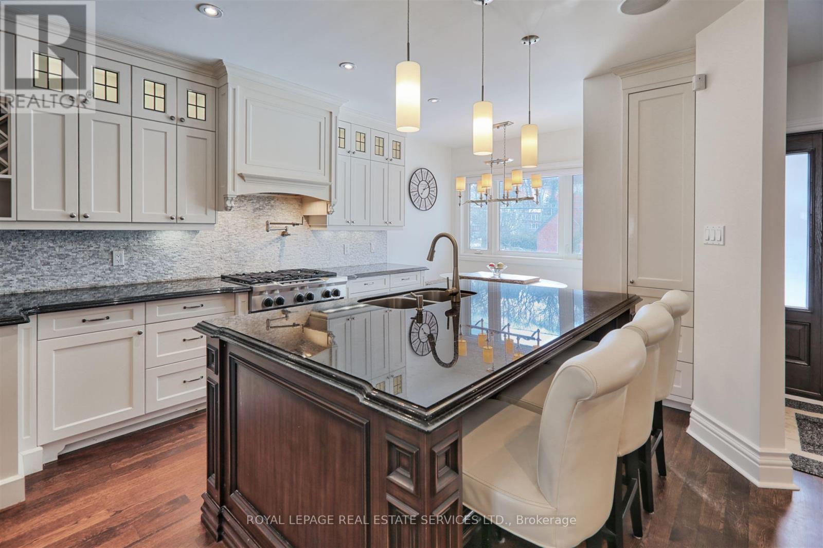 












17 WORTHINGTON CRESCENT

,
Toronto,




Ontario
M6S3P5

