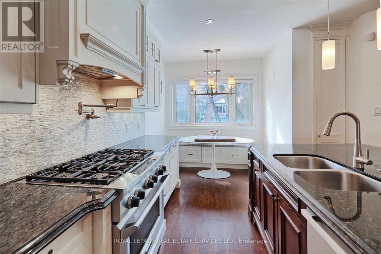 












17 WORTHINGTON CRESCENT

,
Toronto,




Ontario
M6S3P5


