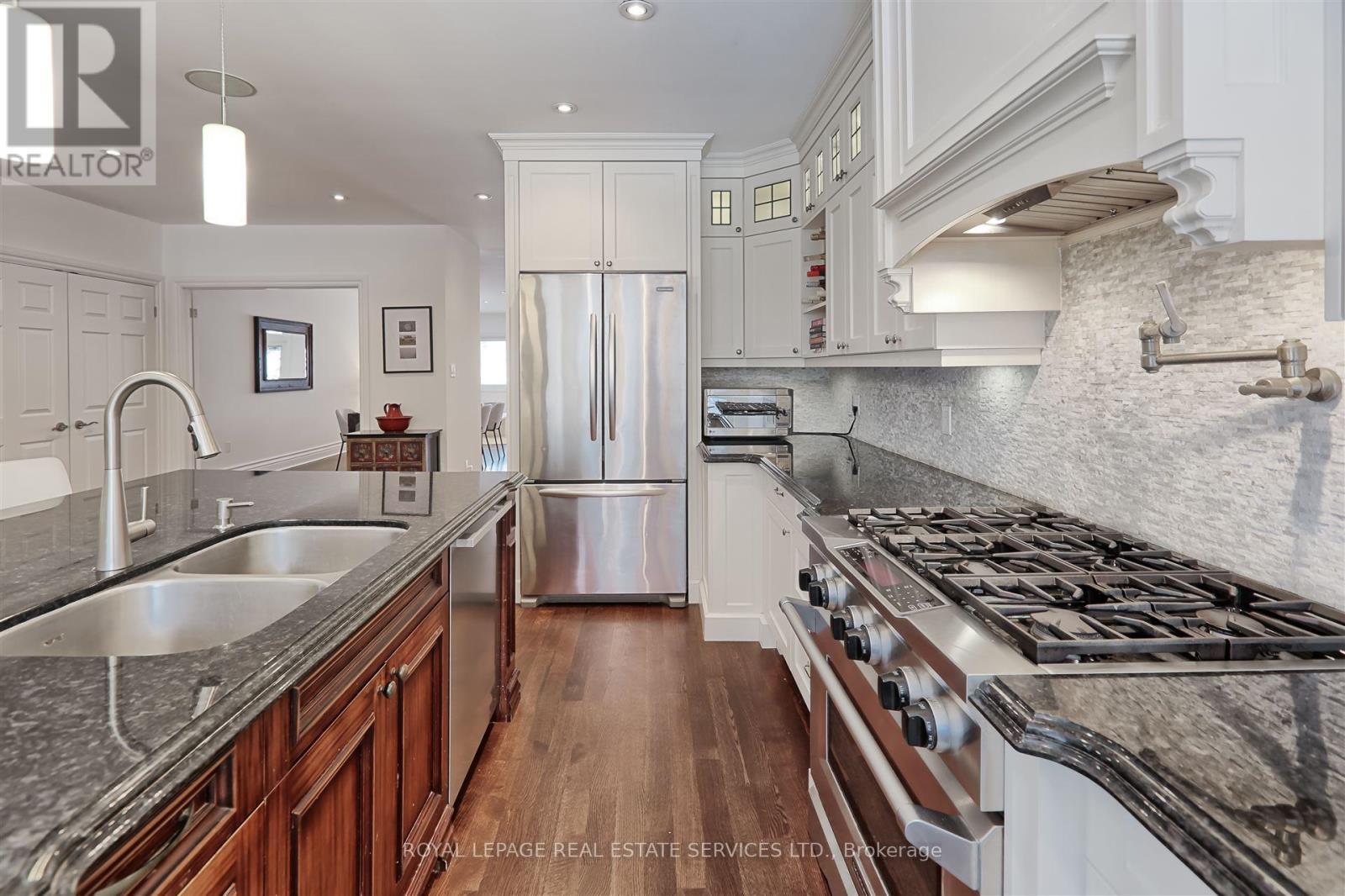 












17 WORTHINGTON CRESCENT

,
Toronto,




Ontario
M6S3P5

