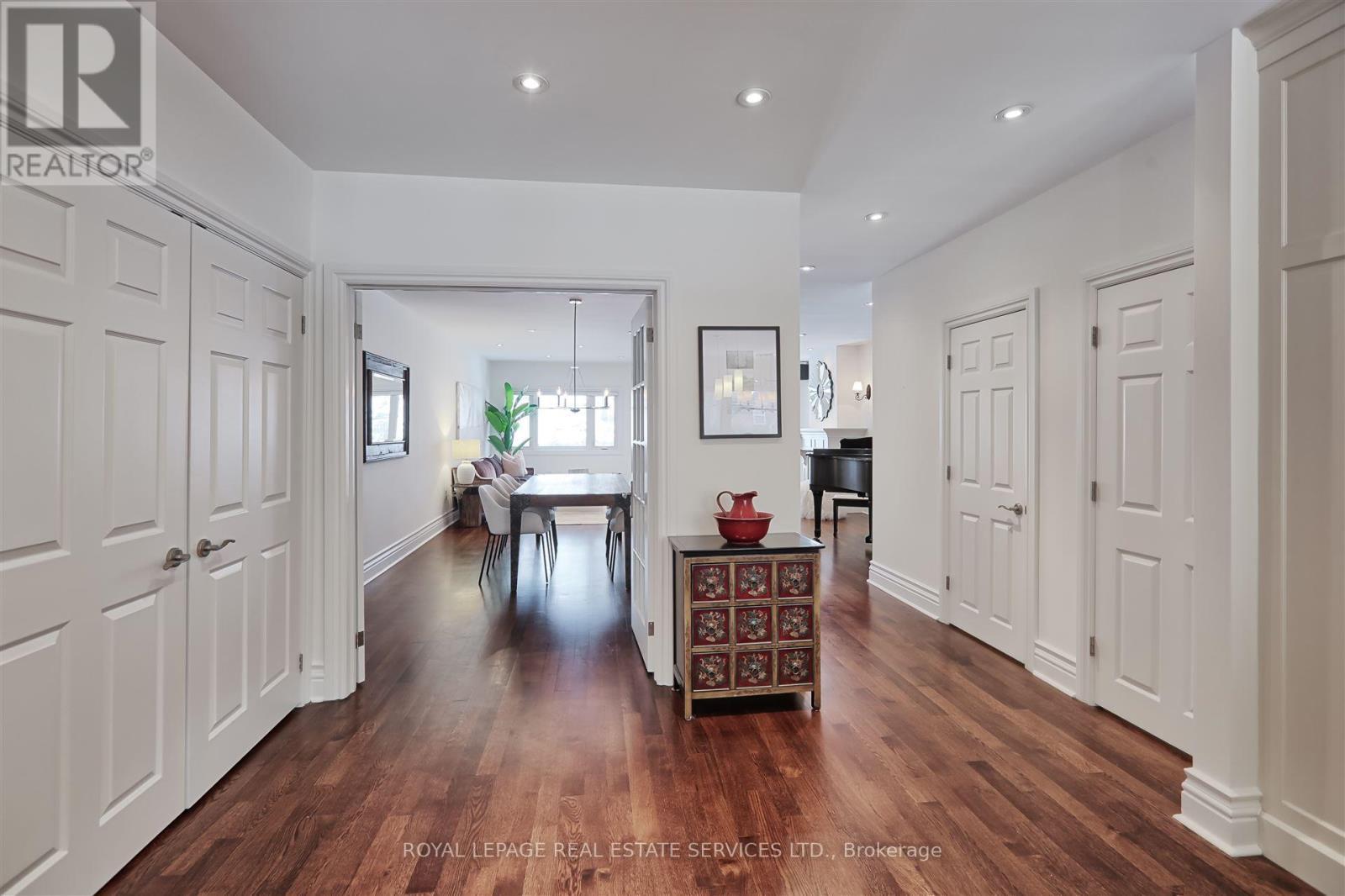 












17 WORTHINGTON CRESCENT

,
Toronto,




Ontario
M6S3P5

