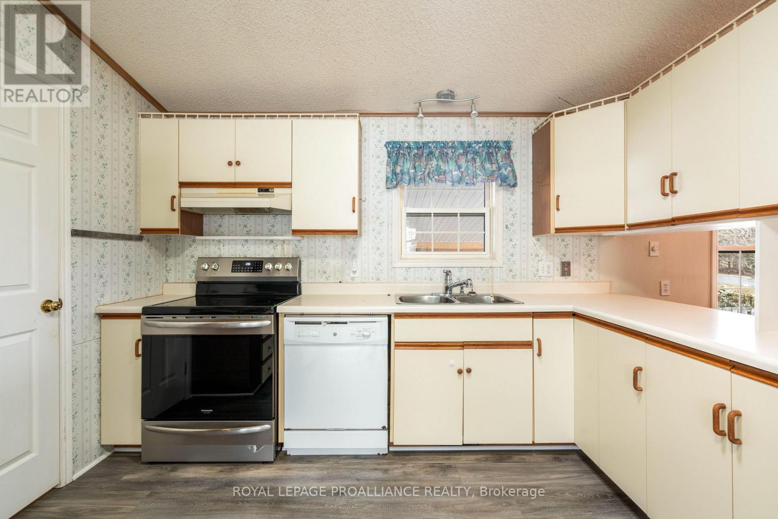 












13 ZERAN STREET

,
Augusta,




Ontario
K6V5T2

