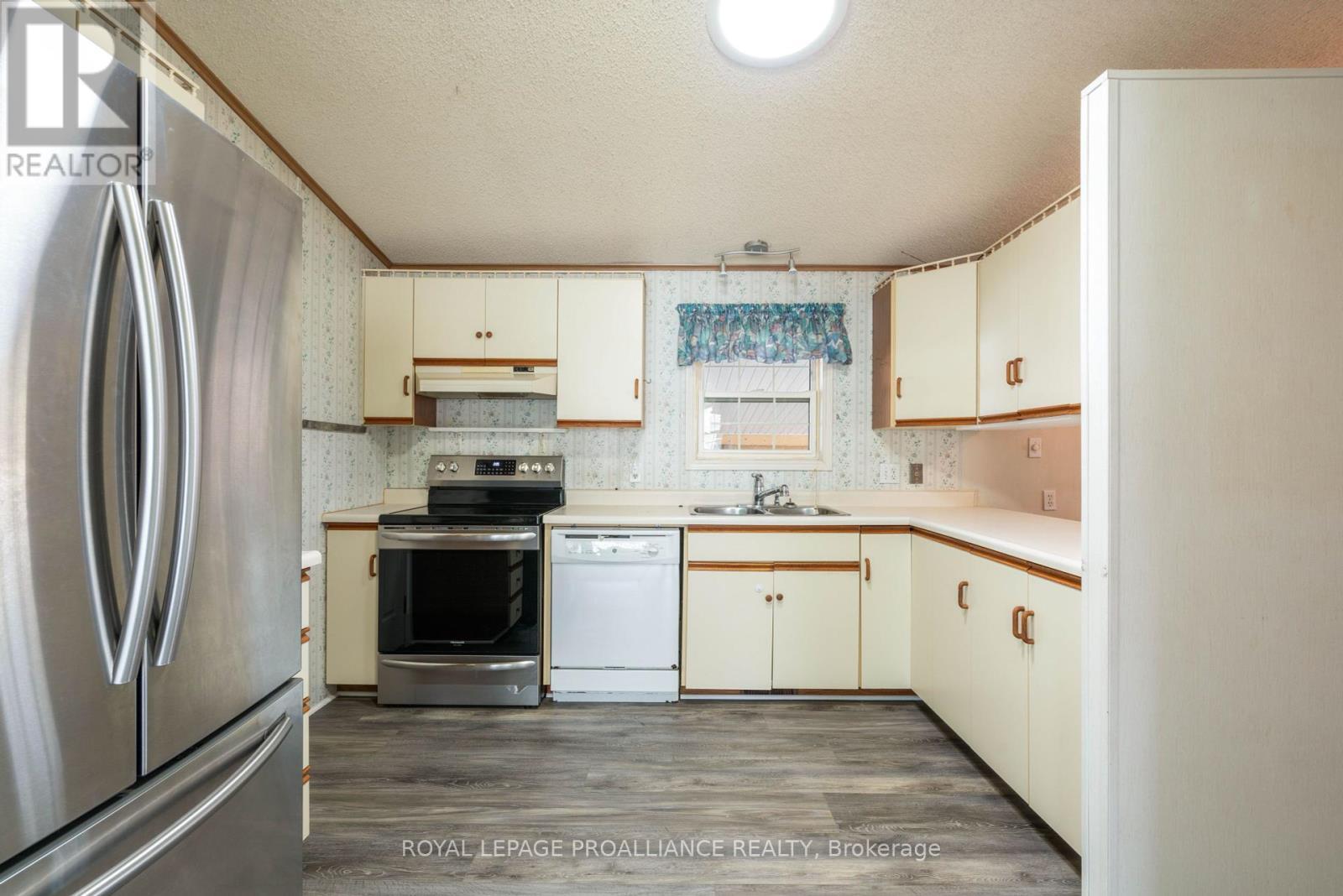 












13 ZERAN STREET

,
Augusta,




Ontario
K6V5T2

