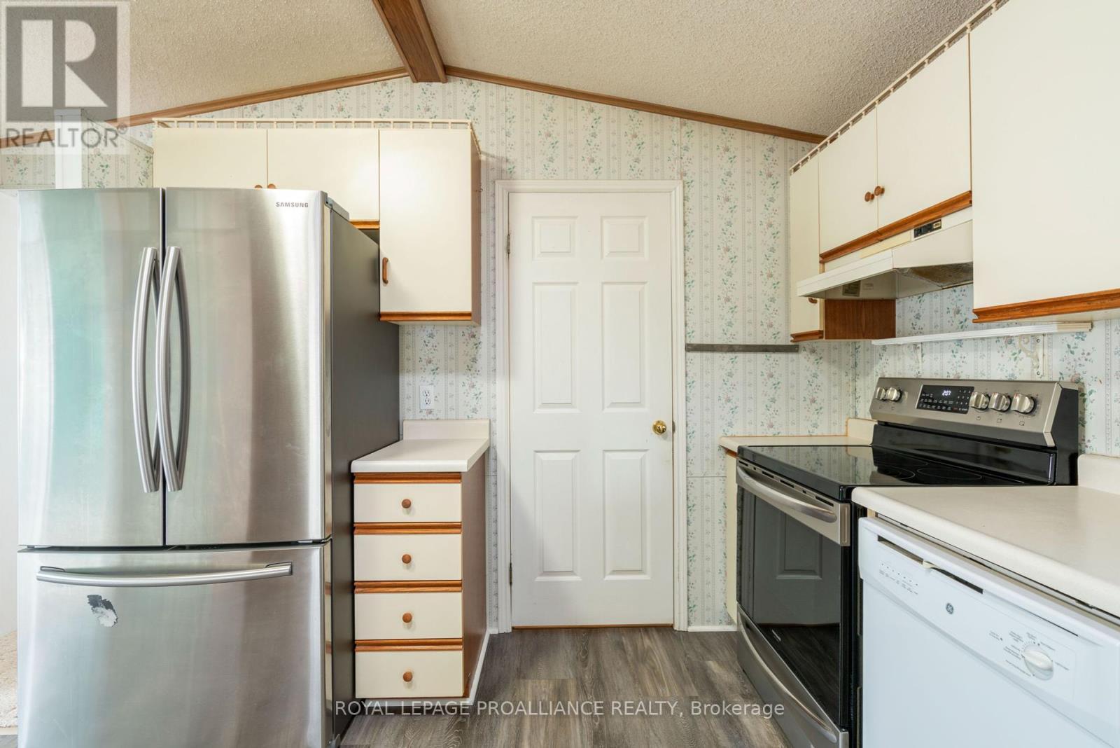 












13 ZERAN STREET

,
Augusta,




Ontario
K6V5T2

