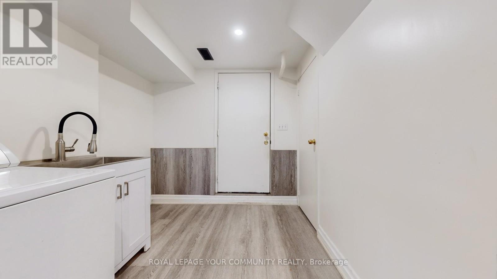 












148 RORY ROAD

,
Toronto,




Ontario
M6L3G4

