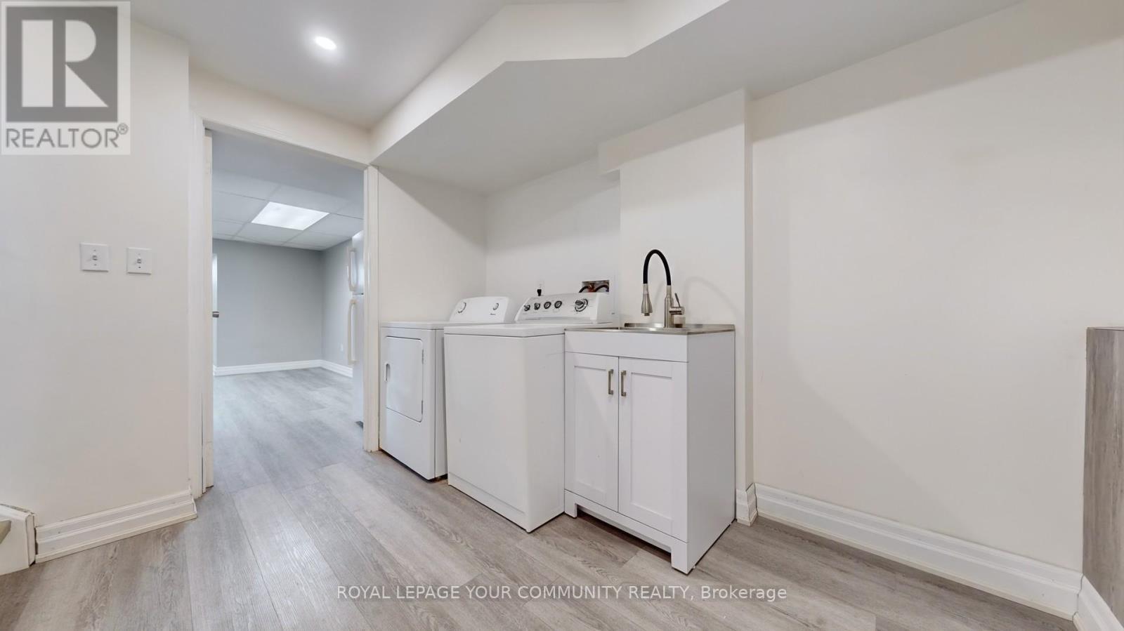 












148 RORY ROAD

,
Toronto,




Ontario
M6L3G4

