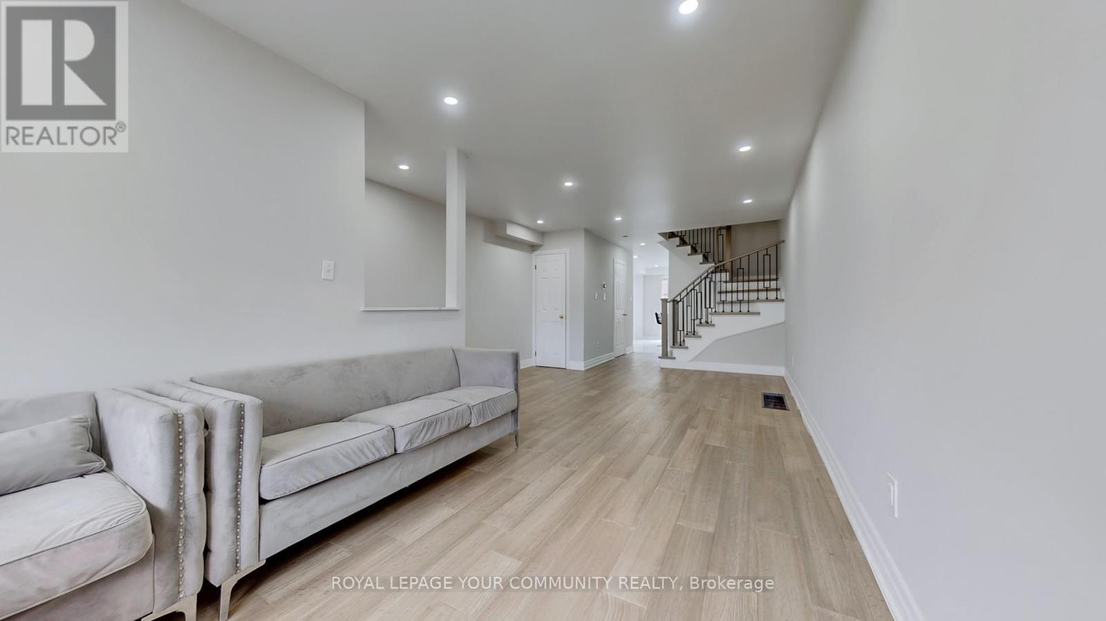 












148 RORY ROAD

,
Toronto,




Ontario
M6L3G4


