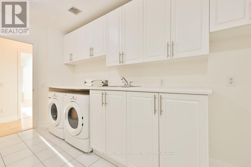 












2201 - 1 HURONTARIO STREET

,
Mississauga,




Ontario
L6G0A3


