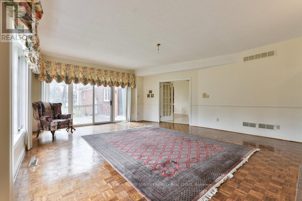 












2390 MISSISSAUGA ROAD

,
Mississauga,




Ontario
L5H2L1

