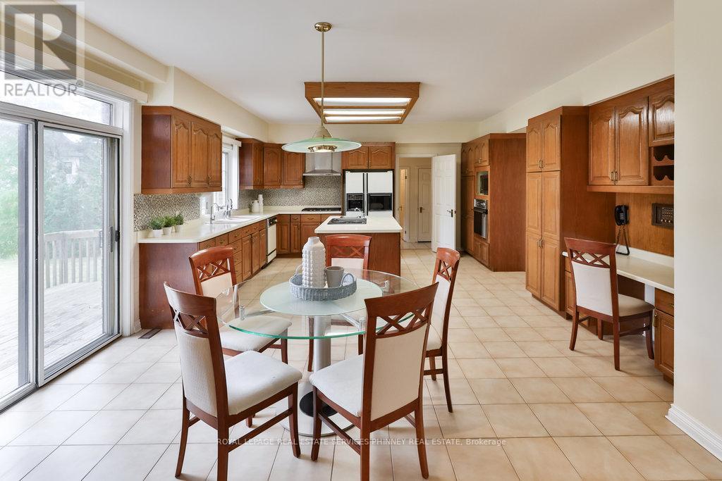 












2390 MISSISSAUGA ROAD

,
Mississauga,




Ontario
L5H2L1

