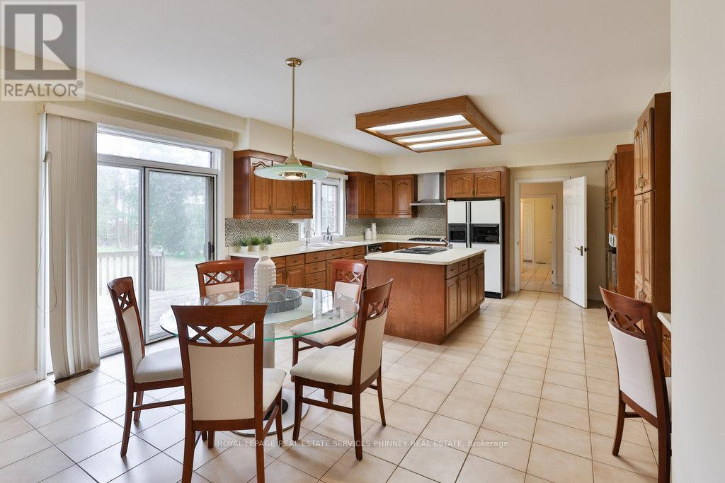 












2390 MISSISSAUGA ROAD

,
Mississauga,




Ontario
L5H2L1

