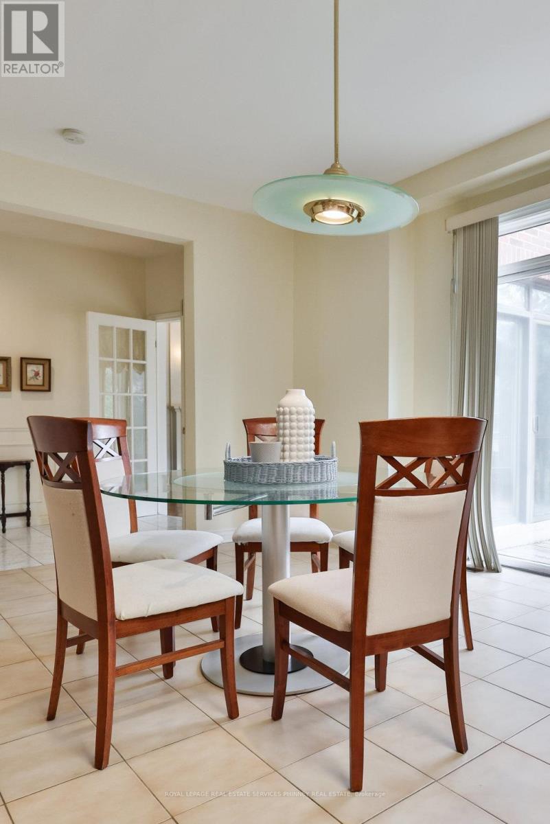 












2390 MISSISSAUGA ROAD

,
Mississauga,




Ontario
L5H2L1

