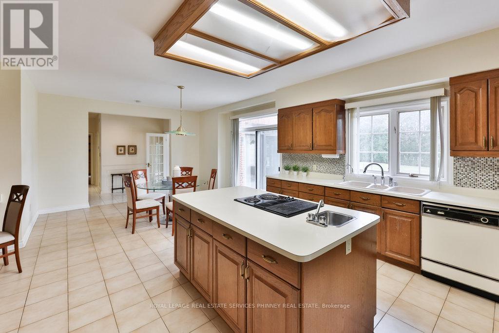 












2390 MISSISSAUGA ROAD

,
Mississauga,




Ontario
L5H2L1

