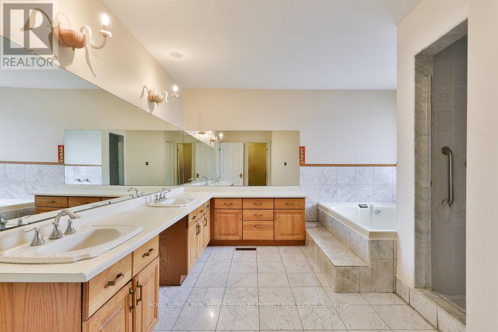 












2390 MISSISSAUGA ROAD

,
Mississauga,




Ontario
L5H2L1

